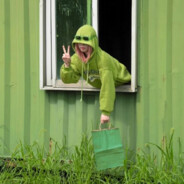 便秘的话可以套个塑料袋把屎抠出来