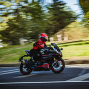 猛踢瘸子一条腿