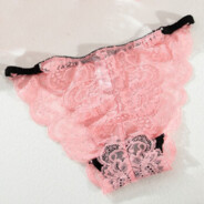 蕾丝边花裤衩