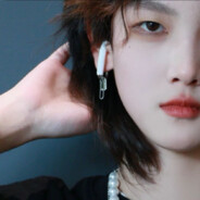 坐在狂欢之椅上看着斗罗大陆本子陆观