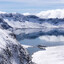 边雪凝冰
