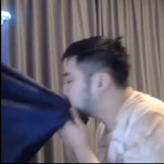 干拉，白给，玩手机