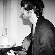 请你爱我或给我一把枪