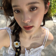 一自香魂招不得，只应江上独婵娟