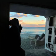 她说想看一万次海