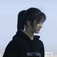 见你低头擦口红