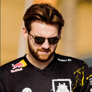 牛牛早起站军姿