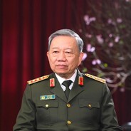 Bác Hồ  nhìn xuyên tường