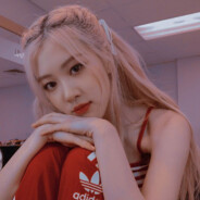 有朋自遠方來，鞭數十，驅之別院。