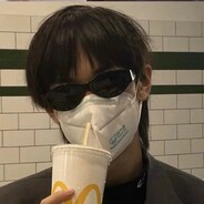 68岁老奶奶蹲着走b