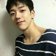 翻皮水的潜水员