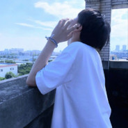 她的背影遥不可及