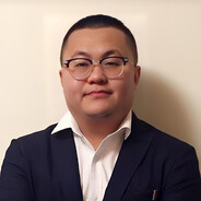 她说话有股孩子气