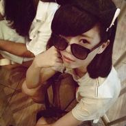 珊瑚为伴，鲨鱼同舞。