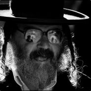 Instigator of anuses