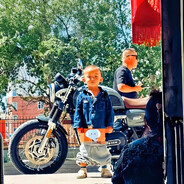 我不喜欢被人拿枪指着.