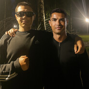 назар любит юлю и