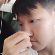 好想变成把伞，这样她就能握住我的勾把了