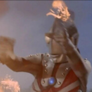 宇宙超人，睁开眼睛