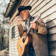 一杯饮尽爱与恨