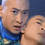 万里无云的空中飘着朵朵白云