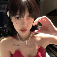 鲫鱼在河里游泳