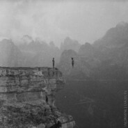 墨色雨滴与我们的距离