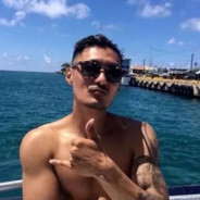 穿上背心再拿枪