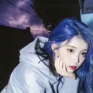 蓝头发的IU