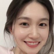 少女衔花春满面