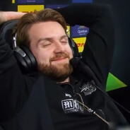 干拉白给刷手机