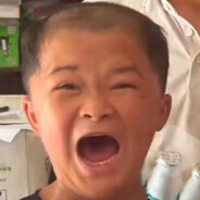 光头肥勤爱开挖掘机