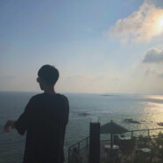 村口待娶一枝草