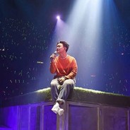 我发现自怜资格都已没有只剩下不知疲倦的肩膀