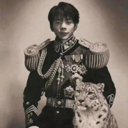 王源带包过点烟