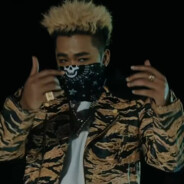 敷着面膜的南刀