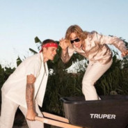 “自由早晚乱余生”