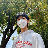 我将玫瑰藏于身后