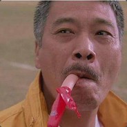 哪有人钓鱼不带头盔的？