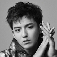 她讲话有股孩子气