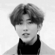 手持方天画戟坐下嘶风