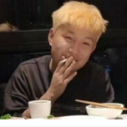 源哥给蛋点的烟