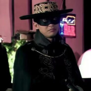 玩高能英雄做低能儿童