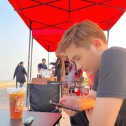 猛非拿着麦克风说Rush B