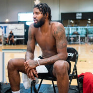 干拉中的痞老板