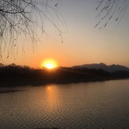 紫阳照千里 湖光耀万邦