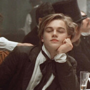 戴好耳机的茄子