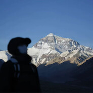 乱开两枪假装帮忙