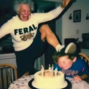 奶瓶装尿滋谁谁叫