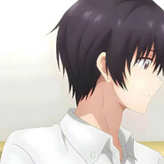 заходит в школу и